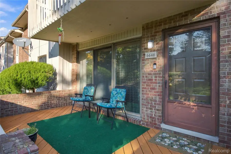 6646 Maple Lakes DR, West Bloomfield, MI 48322 - #2