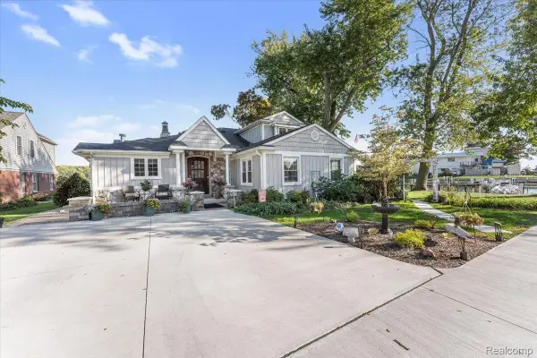 29495 E River RD, GrosseIle, MI 48138