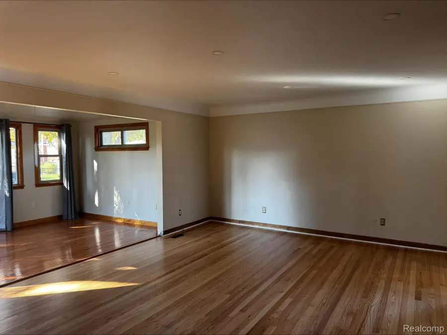 14371 Sunbury ST, Livonia, MI 48154 - #2