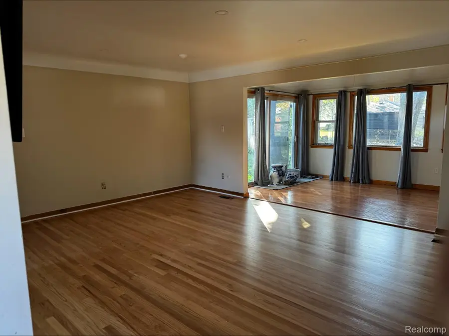 14371 Sunbury ST, Livonia, MI 48154 - #3