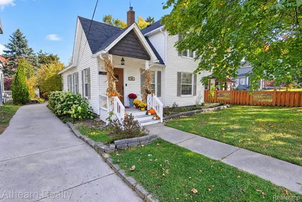 703 S Leroy ST, Fenton, MI 48430