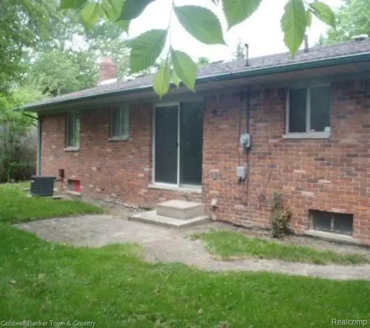 13639 Grandview DR, Rockwood, MI 48173 - #2