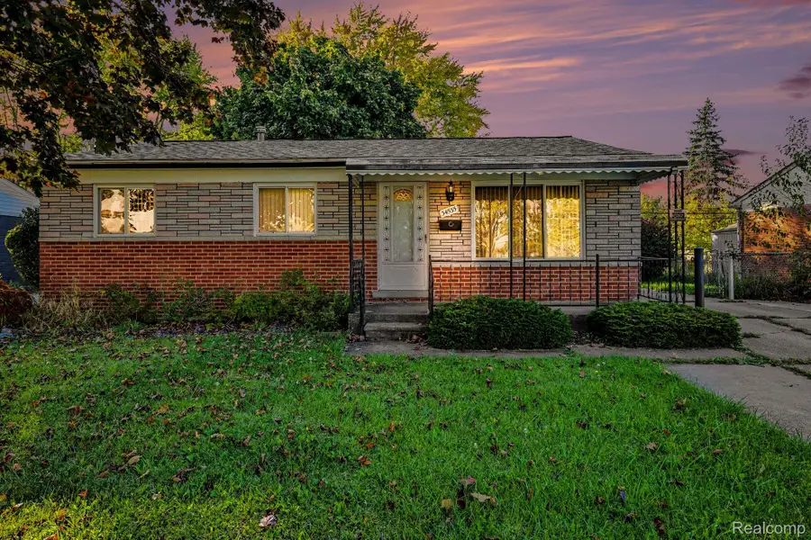 34535 Beaconsfield ST, Clinton Township, MI 48035 - #2