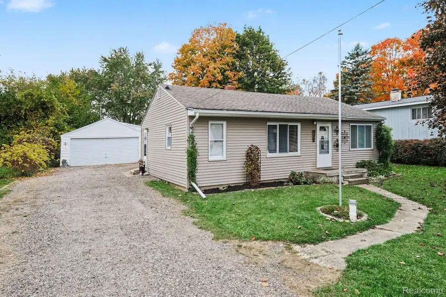 3346 Ellis Park DR, Burton, MI 48519 - #2