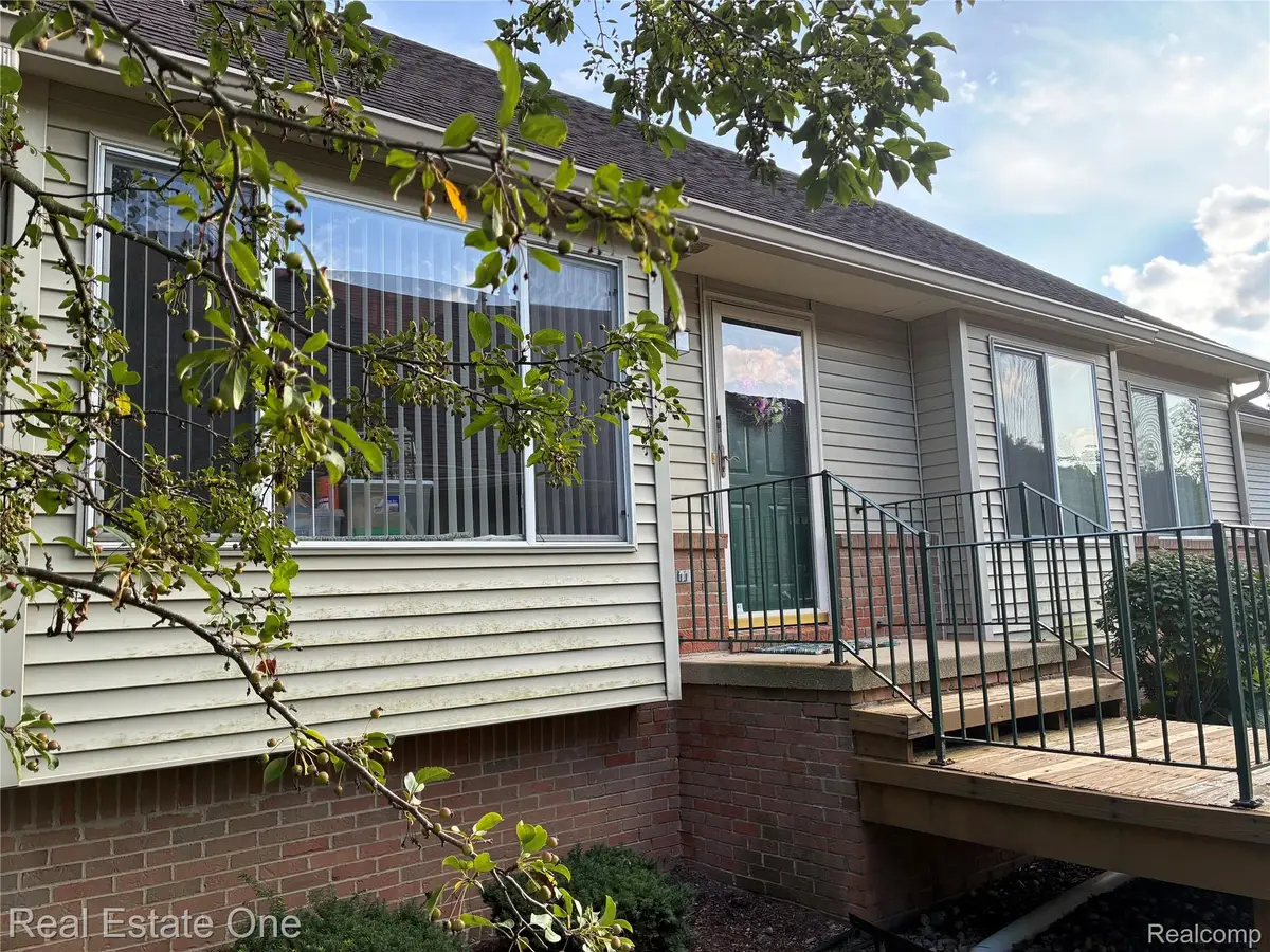 1040 Bird Song Lane LN, Milford, MI 48381 - #1