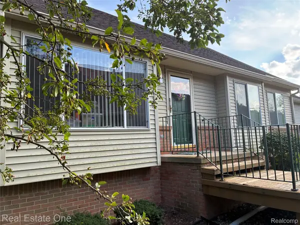 1040 Bird Song Lane LN, Milford, MI 48381