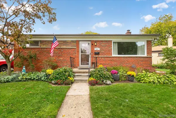 9241 Berwyn, Redford, MI 48239