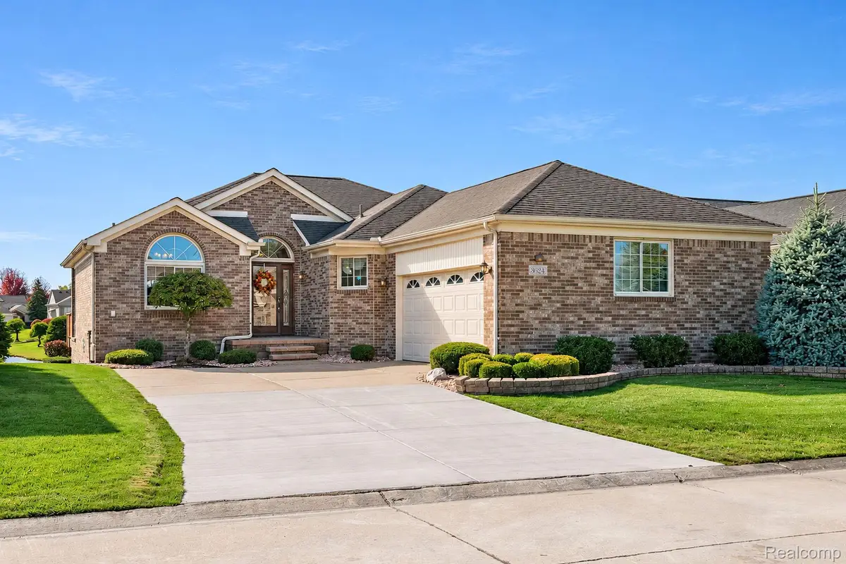 3624 New Boston DR, Sterling Heights, MI 48314 - #1
