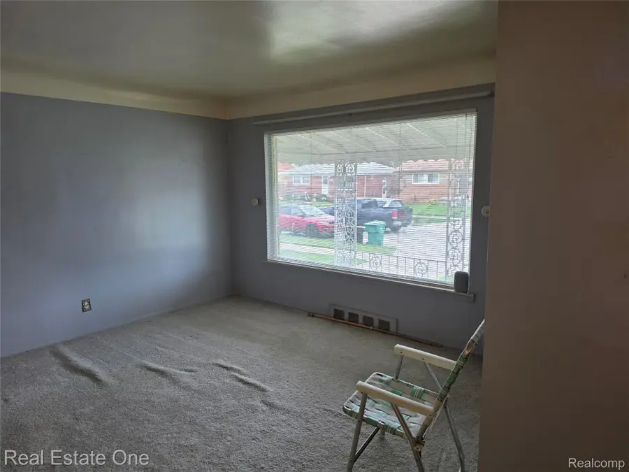 24555 Johnston AVE, Eastpointe, MI 48021 - #2