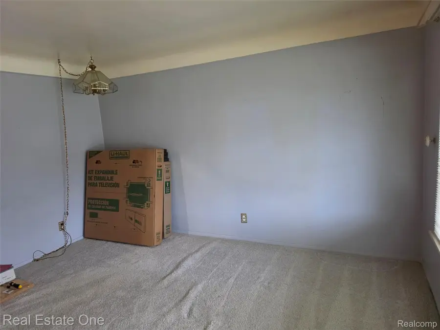 24555 Johnston AVE, Eastpointe, MI 48021 - #3