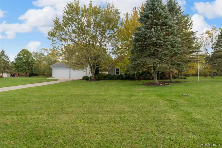 12556 Harvest DR, Brighton, MI 48114 - #3