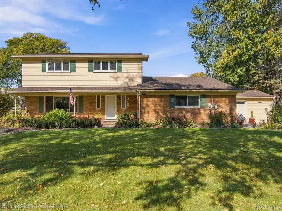 52429 Southdown RD, Shelby, MI 48316 - #2