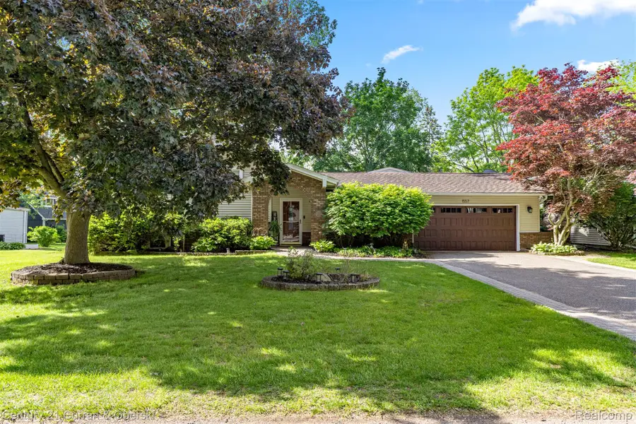 1557 Knob Hill DR, Commerce Township, MI 48382 - #3