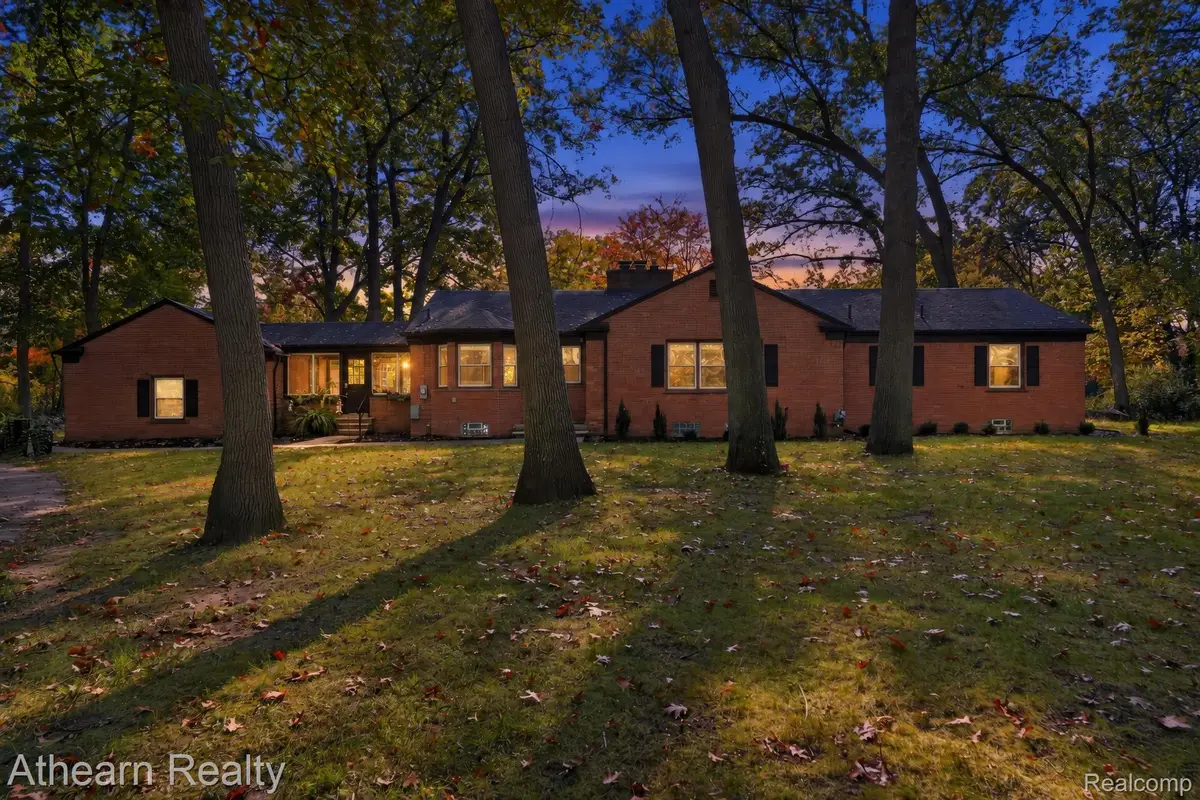22340 Maplewood DR, Southfield, MI 48033 - #1