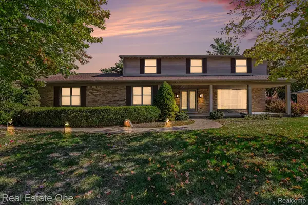 958 Langley RD, RochesterHills, MI 48309