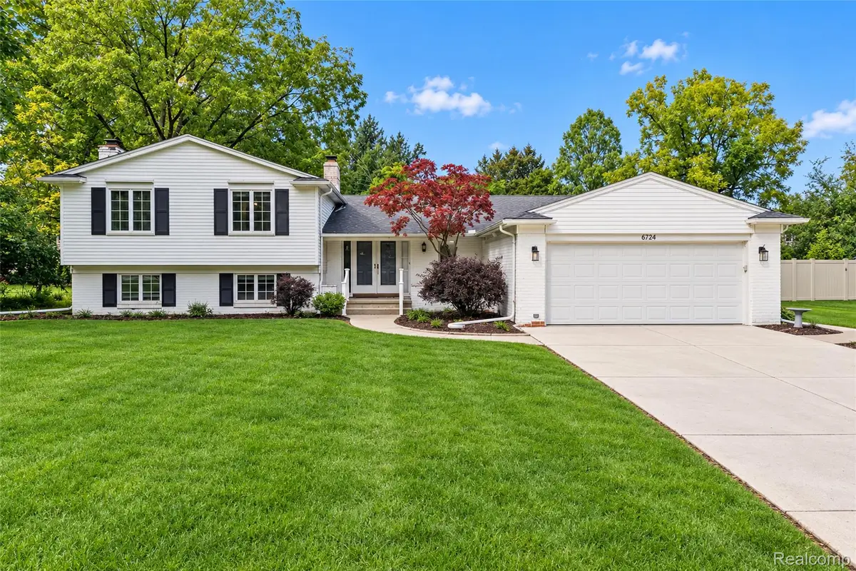 6724 Post Oak DR, West Bloomfield, MI 48322 - #1