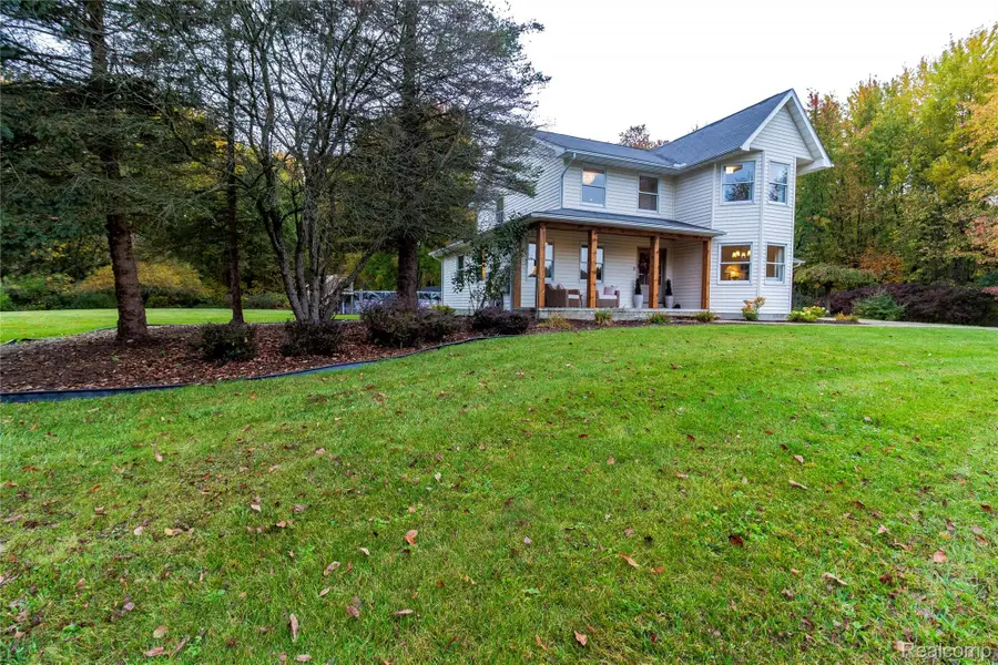 257 Sterling DR, Lapeer, MI 48446 - #2