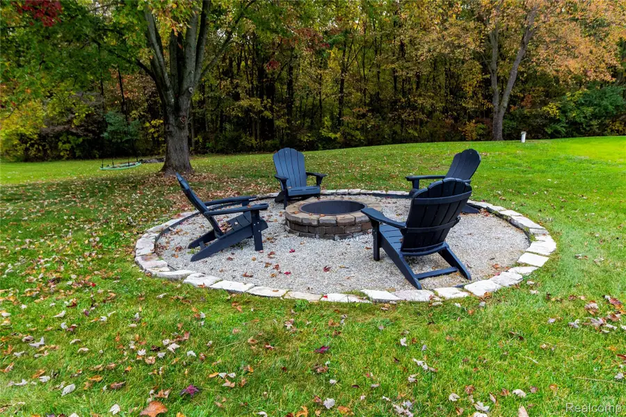 257 Sterling DR, Lapeer, MI 48446 - #3