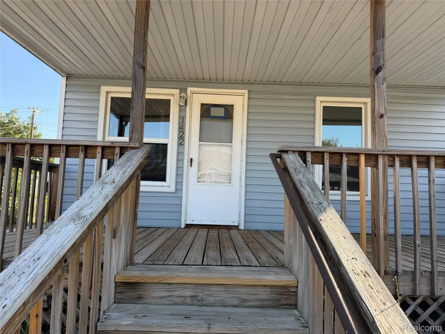1422 E Granet AVE, Hazel Park, MI 48030 - #2
