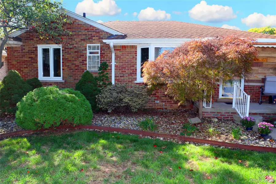 22430 O'Connor ST, Saint Clair Shores, MI 48080 - #2