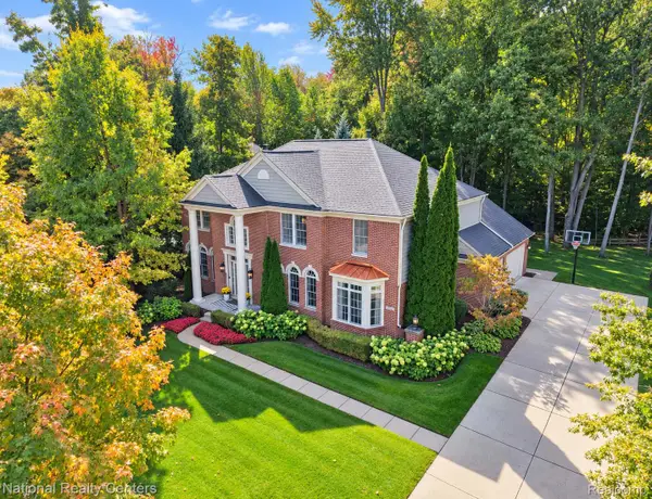 48155 Roundstone CT, Canton, MI 48187