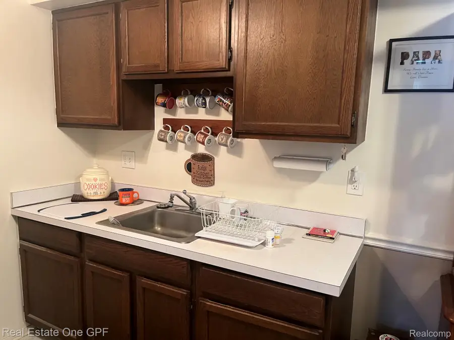 20707 Edgewood ST, Saint Clair Shores, MI 48080 - #3