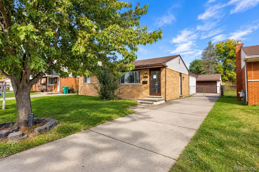 29622 Brown CT, Garden City, MI 48135 - #2