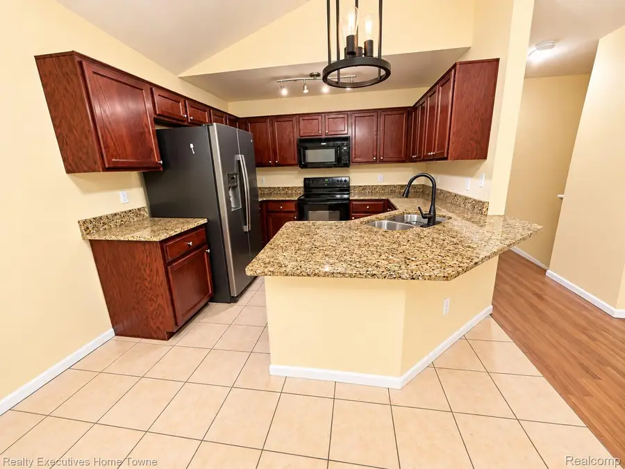 12121 Hidden View CT, Utica, MI 48315 - #3