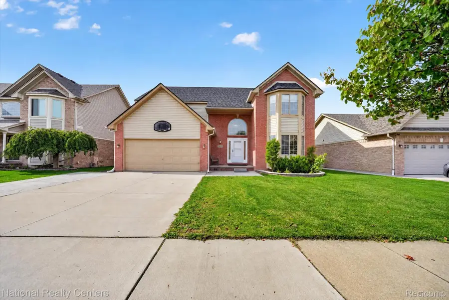 24292 Charles DR, Brownstown, MI 48183 - #3