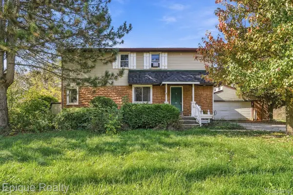 67 Gray RD, Lapeer, MI 48446