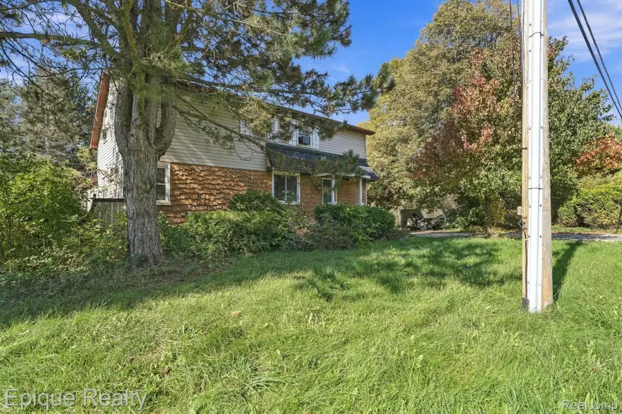 67 Gray RD, Lapeer, MI 48446 - #2