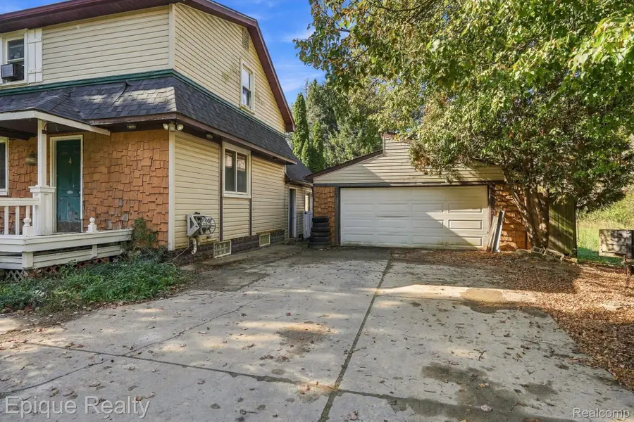 67 Gray RD, Lapeer, MI 48446 - #3