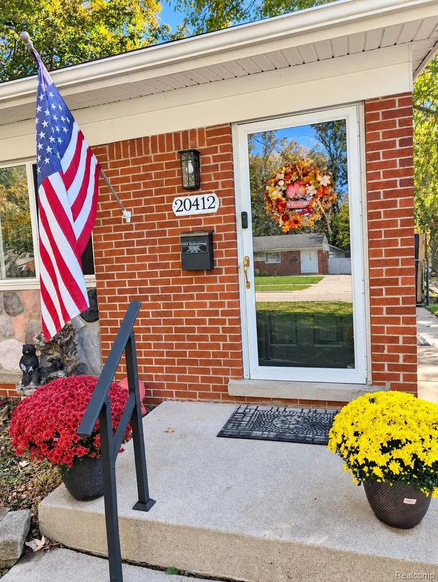 20412 Luna ST, Clinton Township, MI 48035 - #2