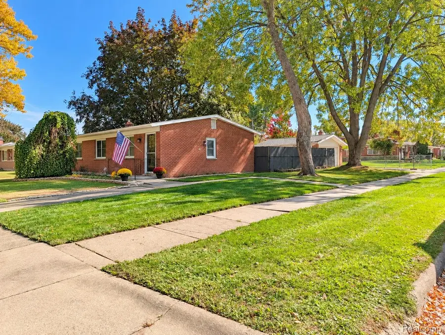 20412 Luna ST, Clinton Township, MI 48035 - #3