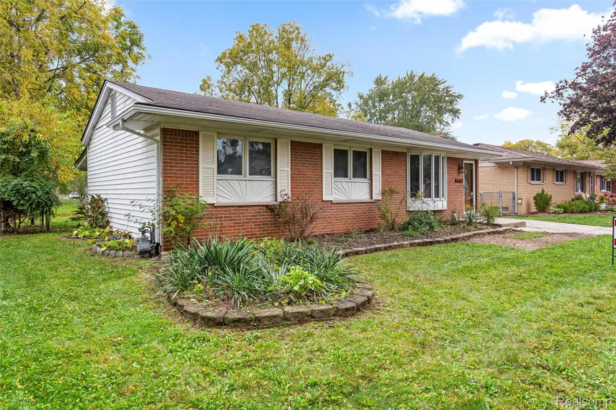 39956 Coronation RD, Canton, MI 48188 - #3
