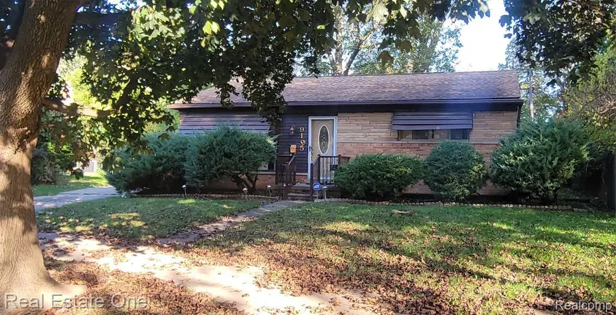 9195 Sarasota CT, Redford, MI 48239 - #3