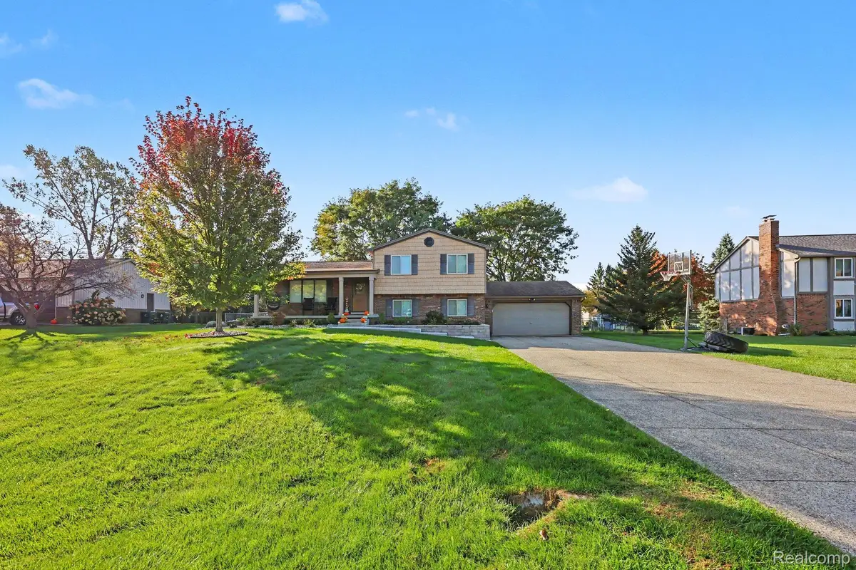 272 Morgan Hill DR, Lake Orion, MI 48360 - #1
