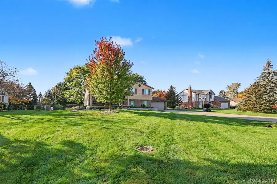 272 Morgan Hill DR, Lake Orion, MI 48360 - #3