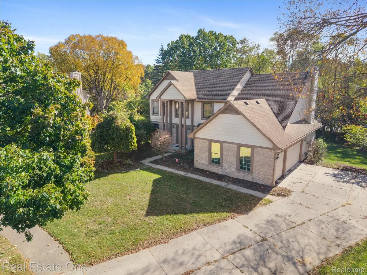 7411 Meadowcrest CT, West Bloomfield, MI 48324 - #1