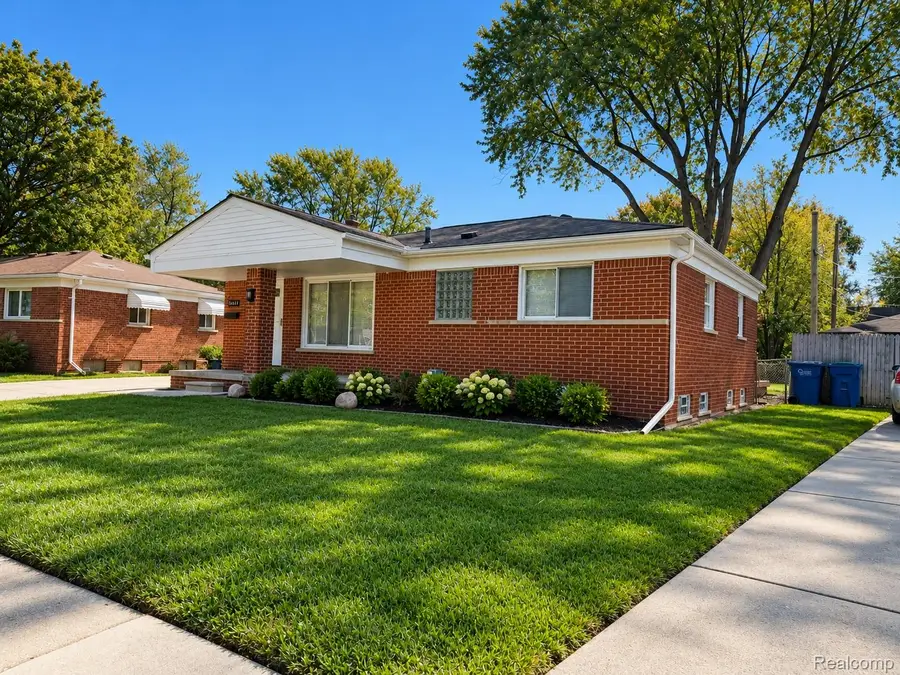 24444 Prairie LN, Warren, MI 48089 - #2