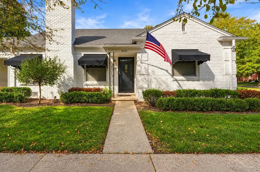 1843 Manchester BLVD, Grosse Pointe Woods, MI 48236 - #3