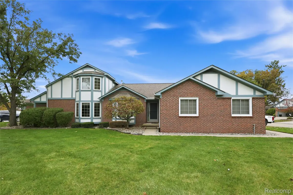 45552 Bristol Bay, Macomb, MI 48044 - #1