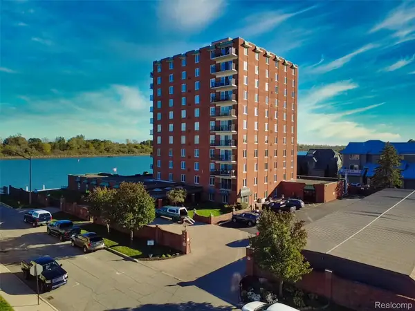 3301 Biddle AVE  # 2D, Wyandotte, MI 48192