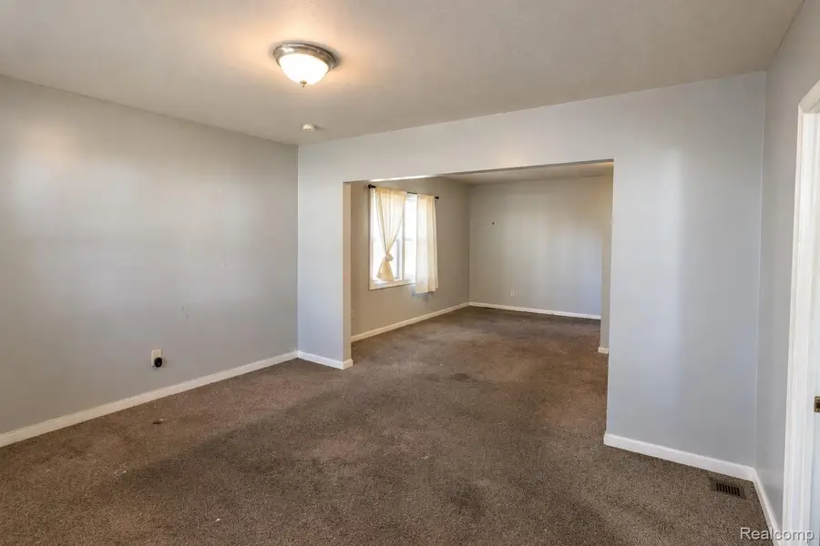 8428 Chalmers AVE, Warren, MI 48089 - #3