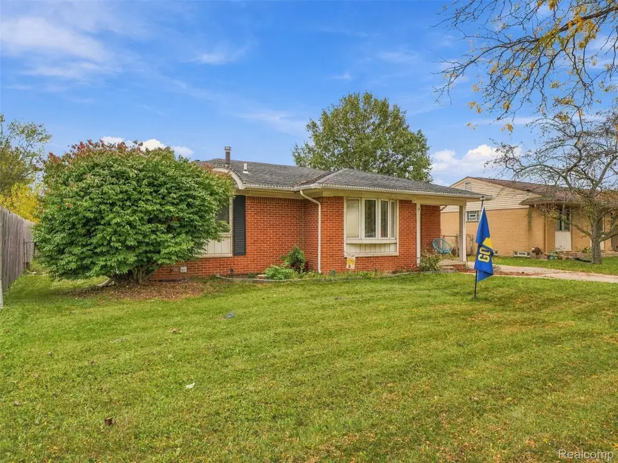 27081 Larkin DR, Brownstown, MI 48183 - #3