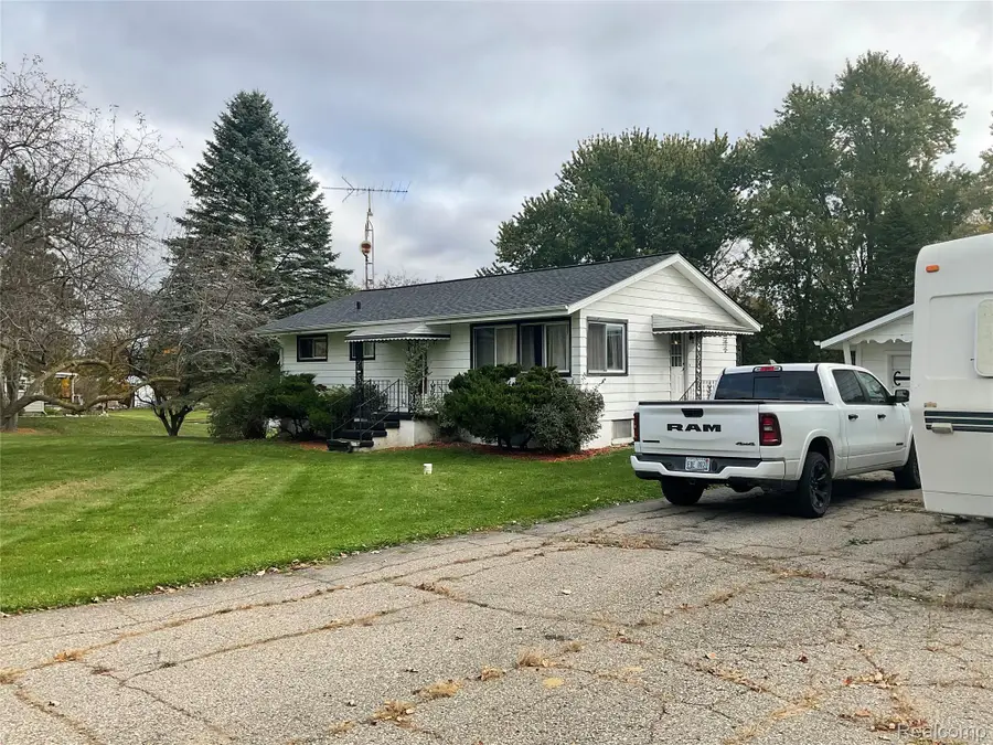 1962 Gray RD, Lapeer, MI 48446 - #2