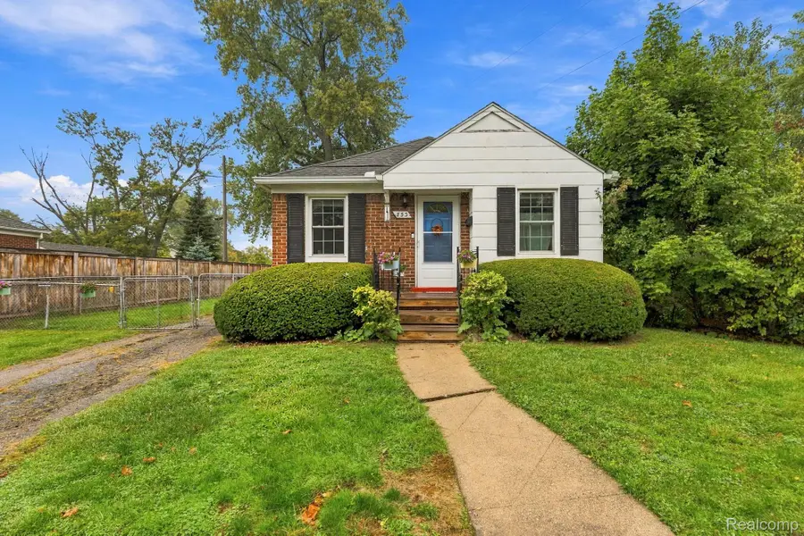 853 Wordsworth ST, Ferndale, MI 48220 - #2