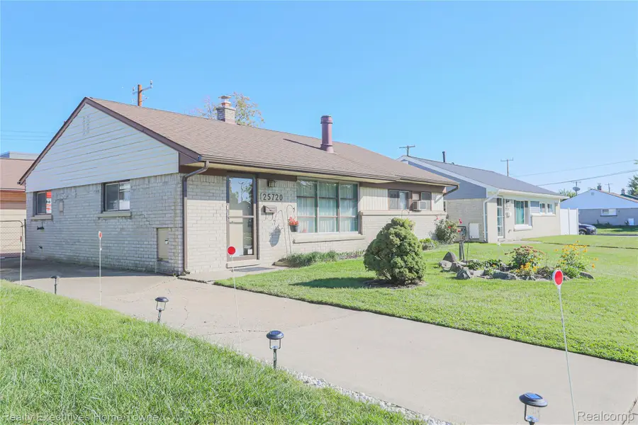 25720 Miracle DR, Madison Heights, MI 48071 - #2