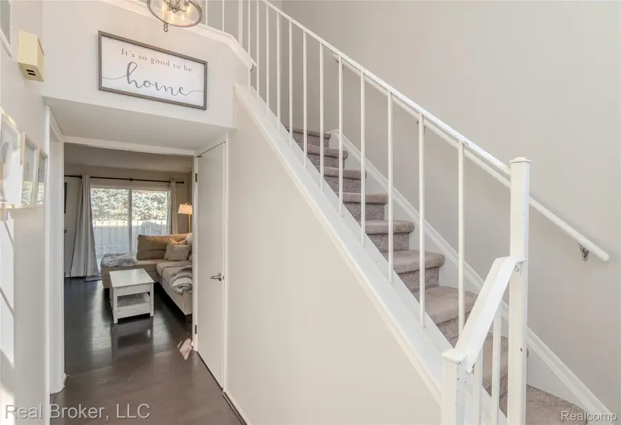 24671 Bashian DR, Novi, MI 48375 - #3