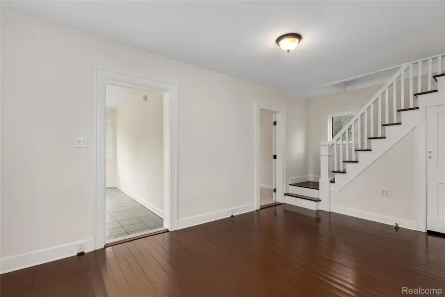 102 W Cornell AVE, Pontiac, MI 48340 - #3